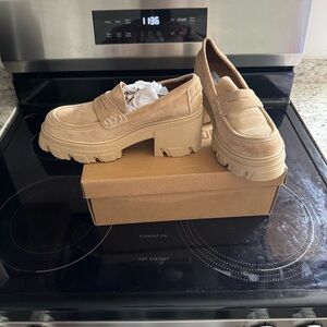 Steve Madden Brown Shoe Box
They also fit small